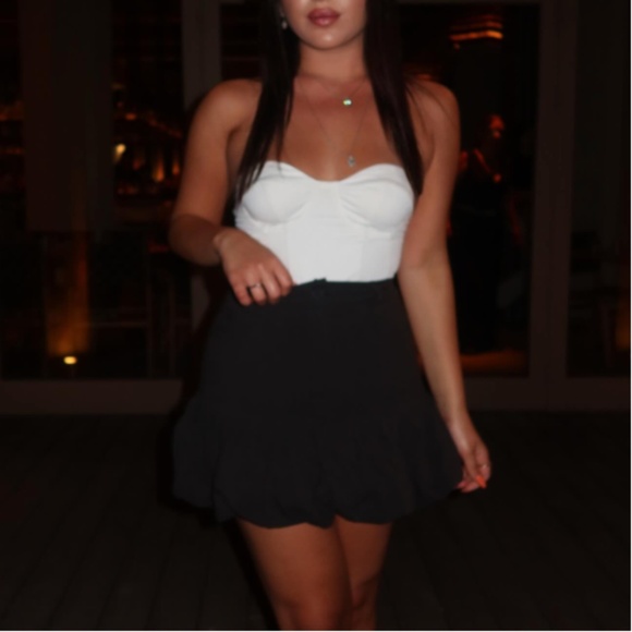 NEW Guess flare bottom Romper Shorts sz M - Picture 3 of 15